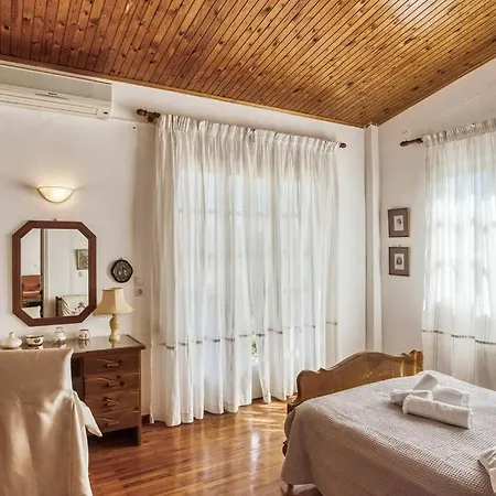 Villa Reiki, Classy Beachfront At Lakkopetra Kalamaki (Achaea)