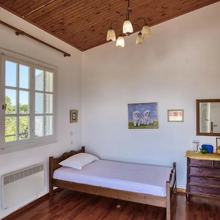 Villa Reiki, Classy Beachfront At Lakkopetra Kalamaki (Achaea)